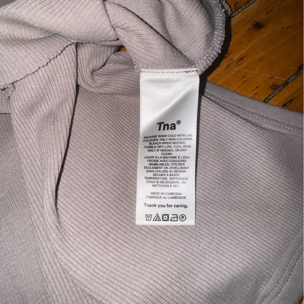 Aritzia TNA Cropped Ribbed Tank Grey - Picture 4 of 4